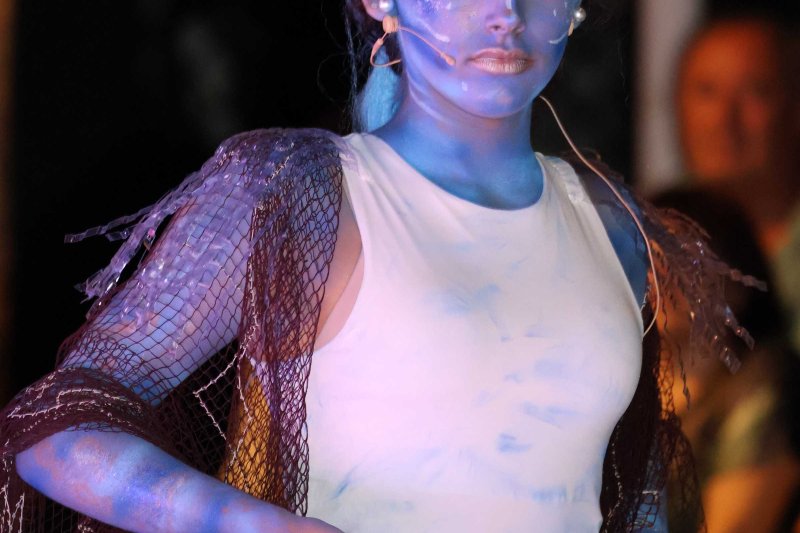 Y los mares sucumben ante la acción depredadora y el egoísmo de la humanidad en los Escacs Vivents de Xàbia  Y los mares sucumben ante la acción depredadora y el egoísmo de la humanidad en los Escacs Vivents de Xàbia